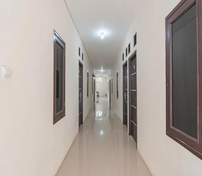 Tw Penginapan Syariah Hotel Чианджур Екстериор снимка