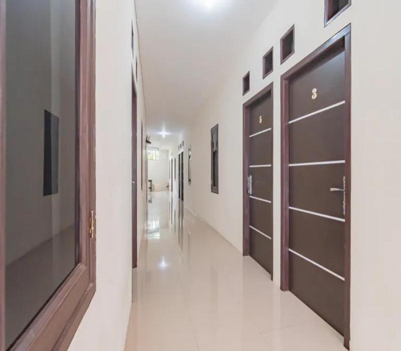 Tw Penginapan Syariah Hotel Чианджур Екстериор снимка